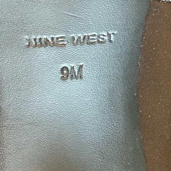 Nine West Black Pumps with Pearl Embellishments - Picture 3 of 13